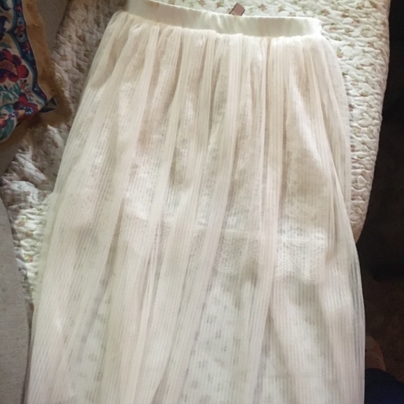 Victoria Secret sheer layered skirt. - Picture 2 of 6